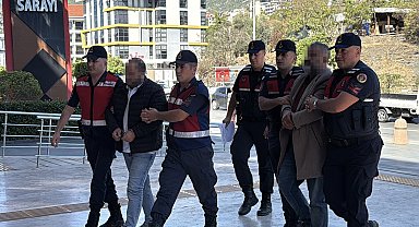 Sahte kimlikle başkasına ait 1,5 milyon avroluk arsayı satan 6 şüpheliden 5'i tutuklandı