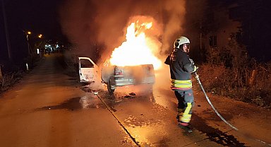 Samsun'da seyir halindeki otomobil alev aldı