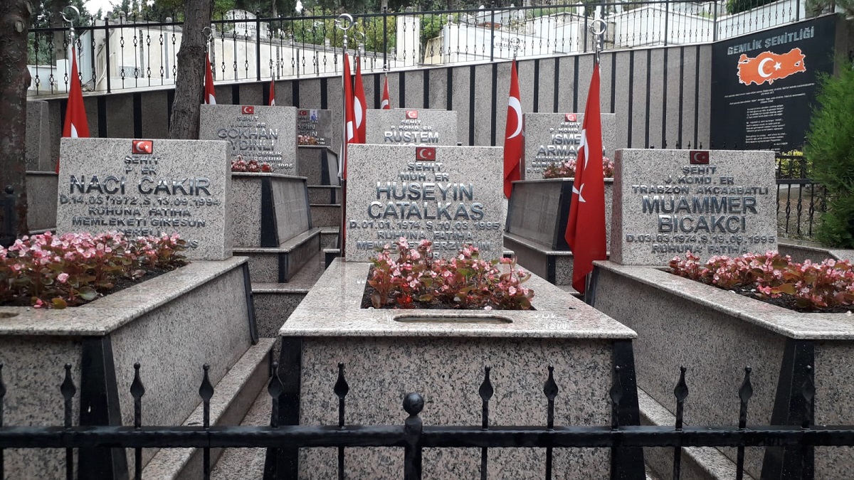 Şehitliklerde bakım ve temizlik yapıldı
