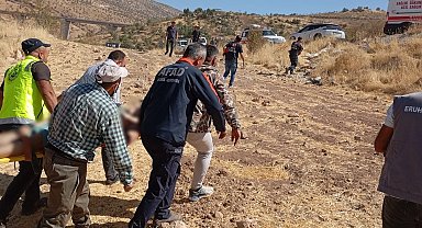 Serinlemek için girdiği çayda boğuldu