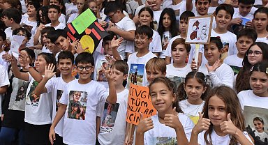 Sevdikleri hayvanları Koruma Günü'nde unutmayıp, fotoğraflarını tişörte bastırdılar