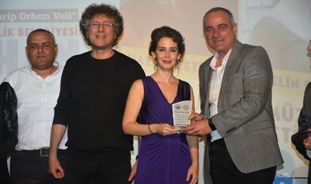 Şiir ve müzik dolu gece izleyenleri büyüledi