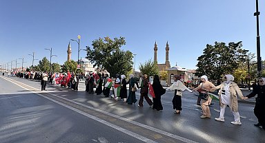 Sivas'ta kadınlardan Filistin için 'sessiz' zincir