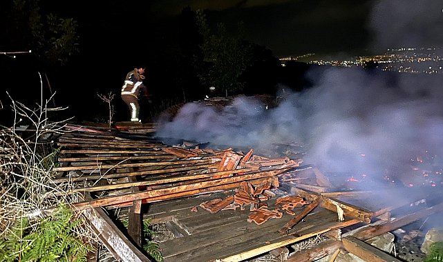 Tarladaki baraka alev alev yandı