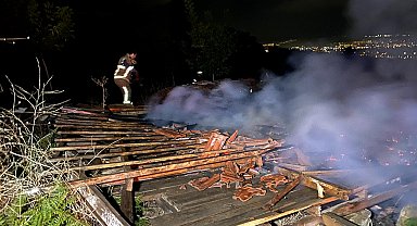 Tarladaki baraka alev alev yandı