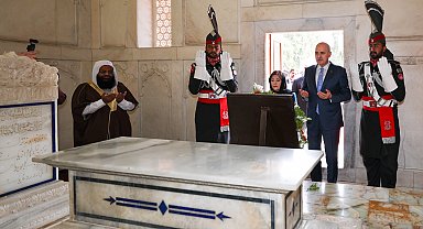 TBMM Başkanı Kurtulmuş, Pakistan'da Muhammed İkbal'in türbesini ve Lahor Kalesi'ni ziyaret etti