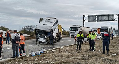 Tekirdağ'da 3 aracın karıştığı kazada 3 sürücü yaralandı