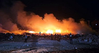 Tekirdağ'da hurdalıkta yangın