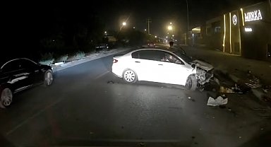 Trafikte sıkıştırılan sürücü, şerit değiştirirken kaza yaptı; 1 ağır yaralı