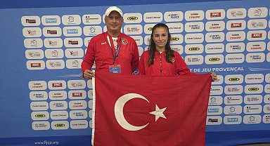 Türkiye rekortmeni 15 yaşındaki Yağmur Tosun, dünya 3'üncüsü oldu