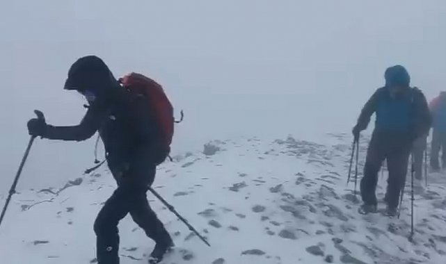 Uludağ'ın zirvesi beyaza büründü