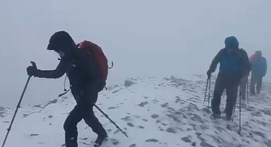 Uludağ'ın zirvesi beyaza büründü