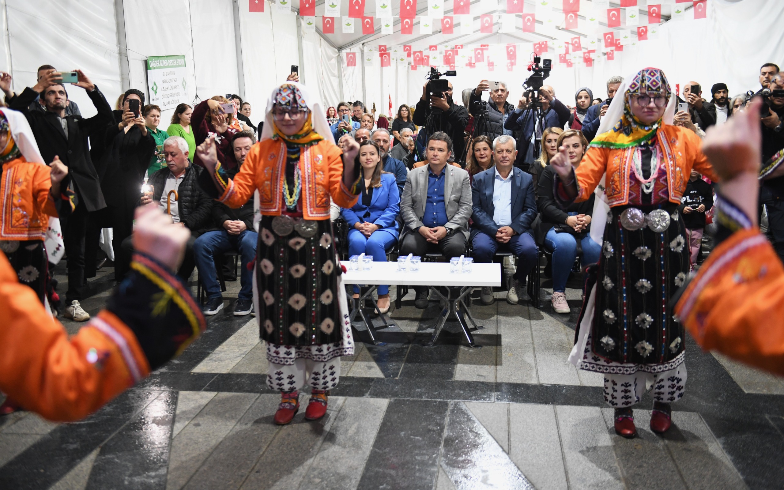 Üreten kadınlar Cumhuriyet İçin Bir Araya Geldi