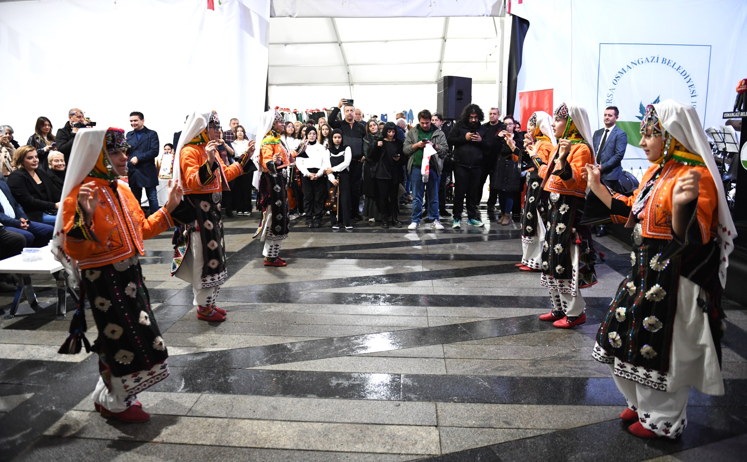 Üreten kadınlar Cumhuriyet İçin Bir Araya Geldi