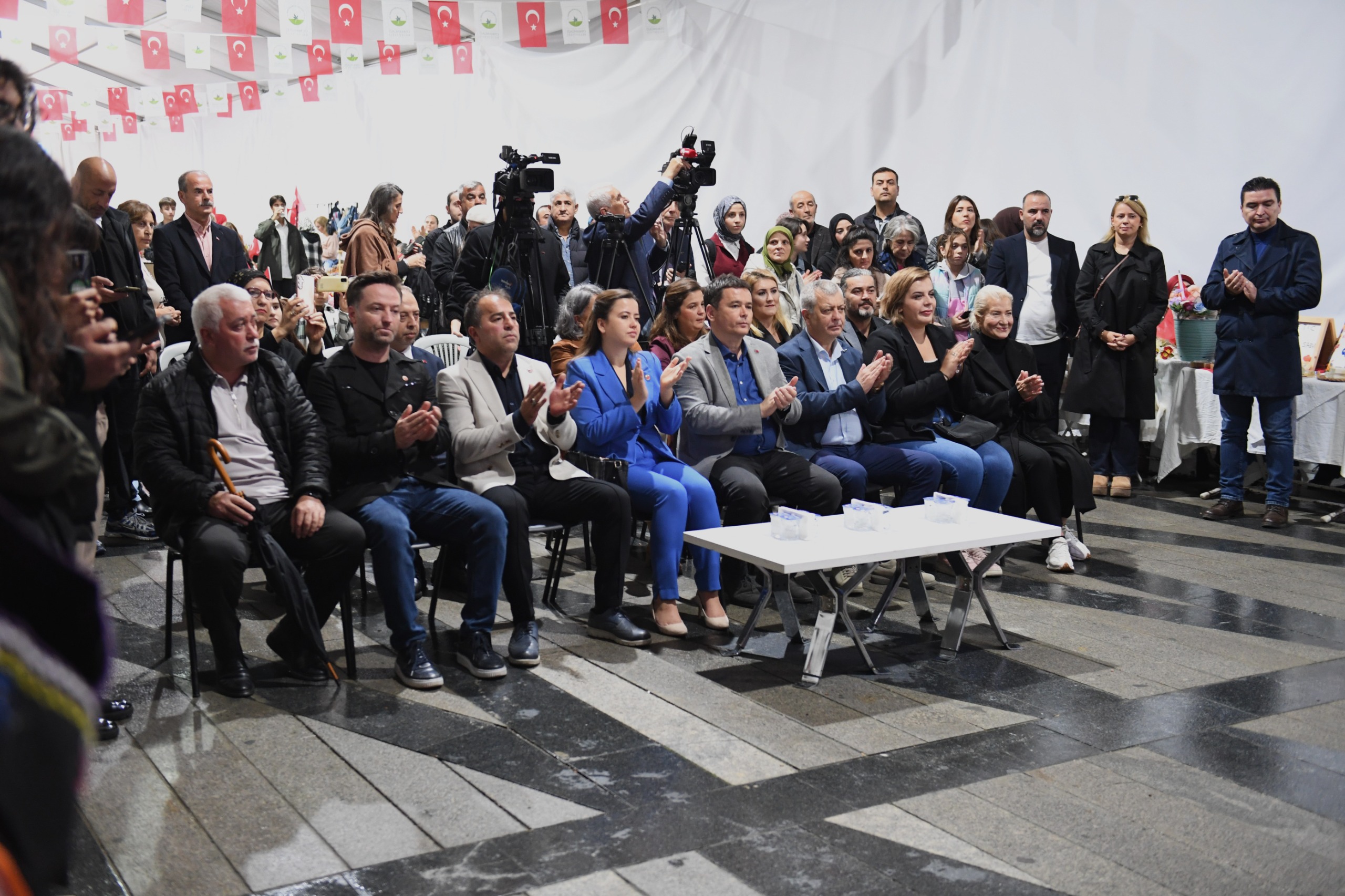 Üreten kadınlar Cumhuriyet İçin Bir Araya Geldi