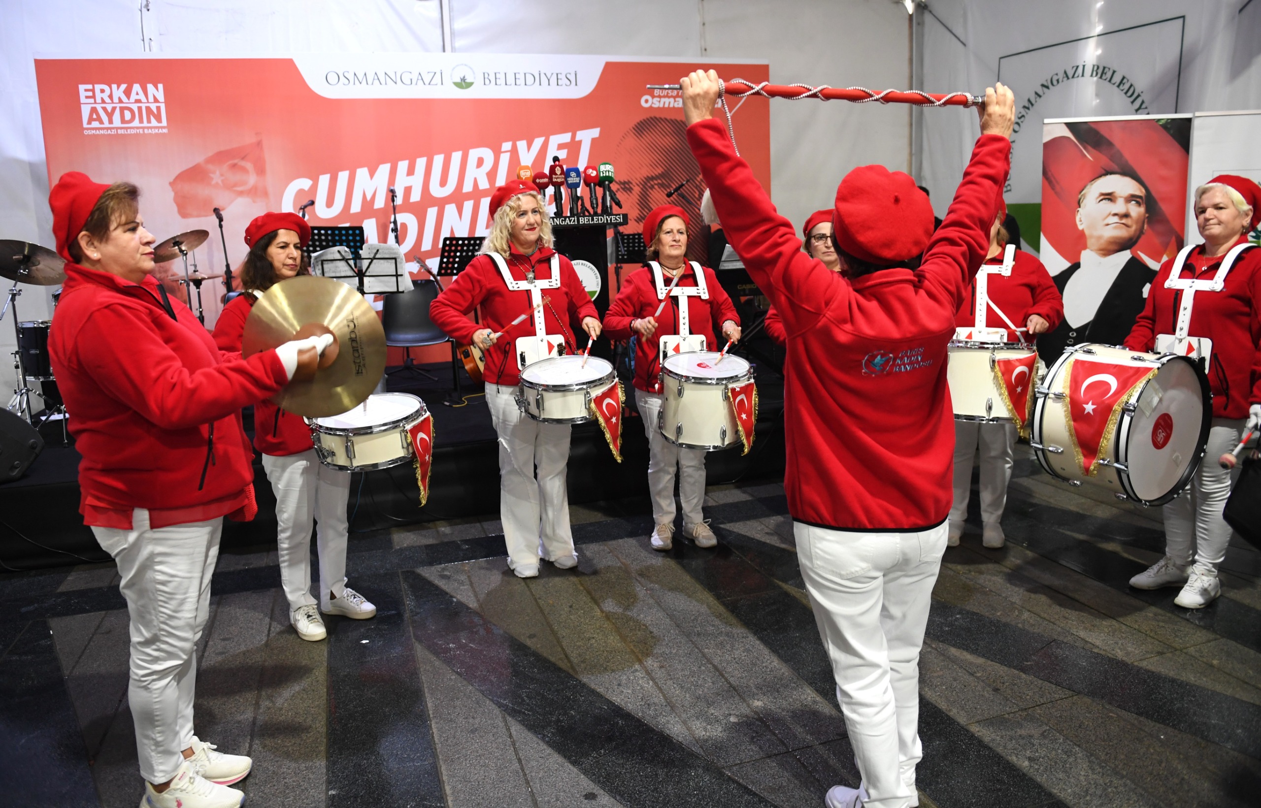 Üreten kadınlar Cumhuriyet İçin Bir Araya Geldi