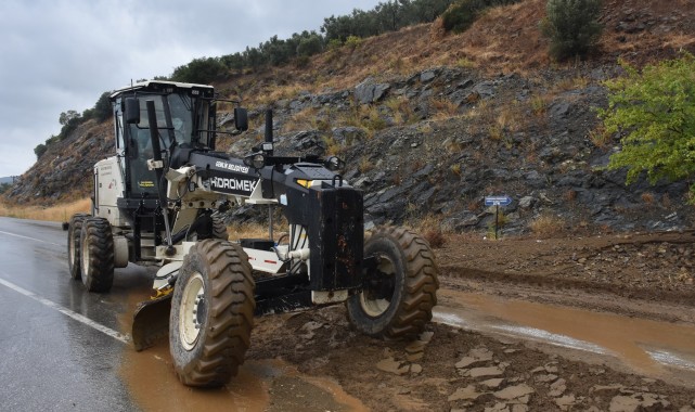 Yağıştan kapanan yolu Gemlik Belediyesi açtı