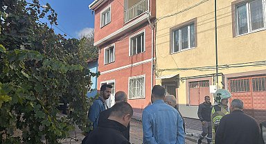 Yangında mahsur kalan anne ve 3 çocuğu kurtarıldı