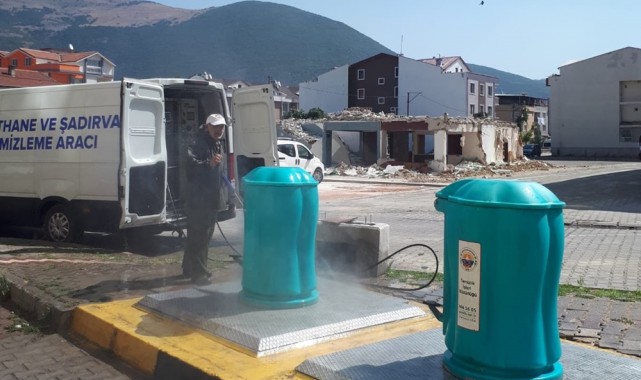 Yer altı çöp konteynırları temizleniyor