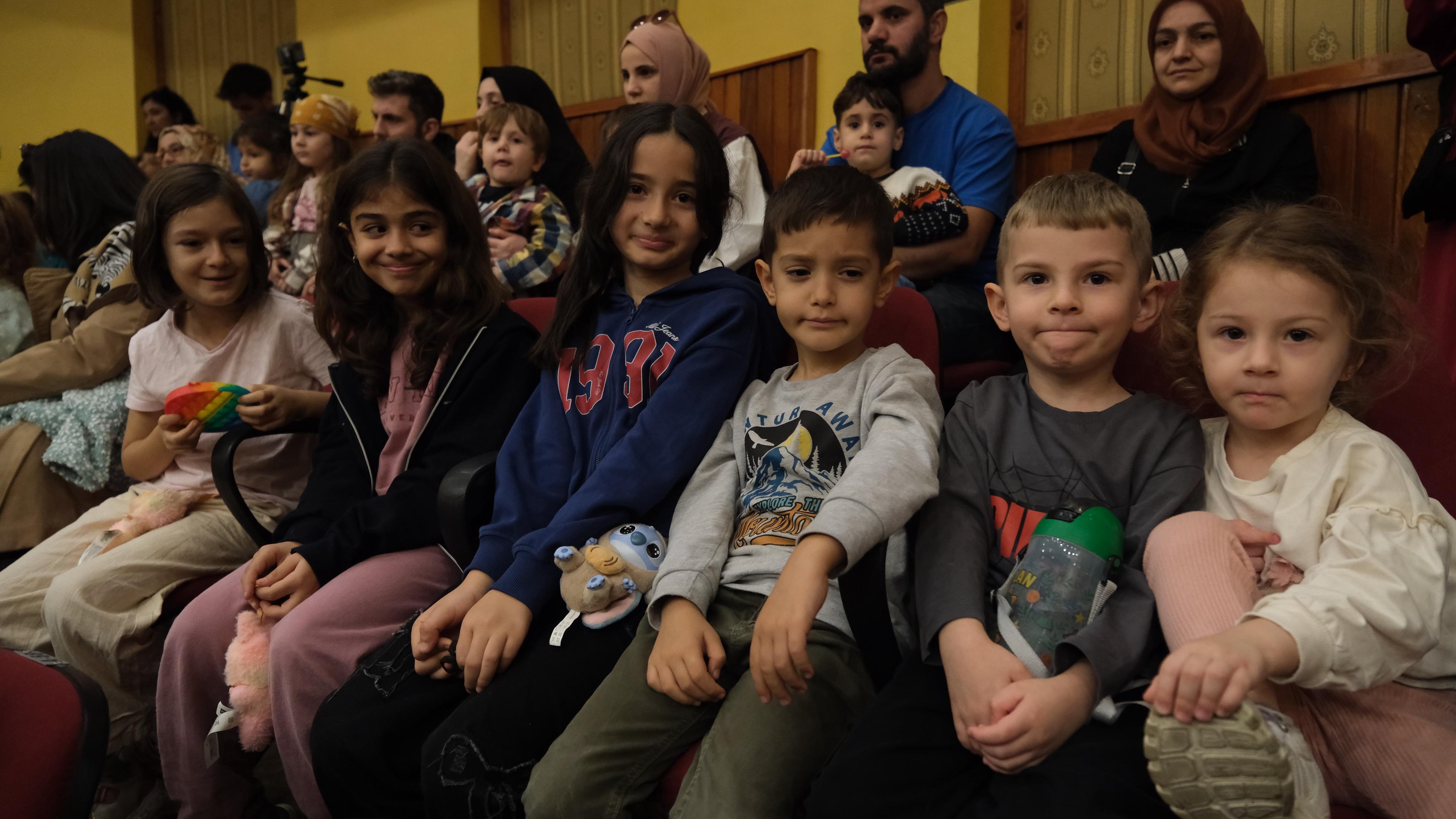 Yıldırımlı Çocuklar Tiyatroya Doyacak