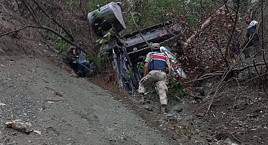 Yol açarken uçuruma yuvarlanan iş makinesinin operatörü öldü