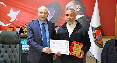 Yolcuyu hastaneye yetiştiren sürücü ödüllendirildi