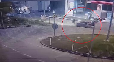 Yolun karşısına geçerken otomobilin çarptığı yaya öldü