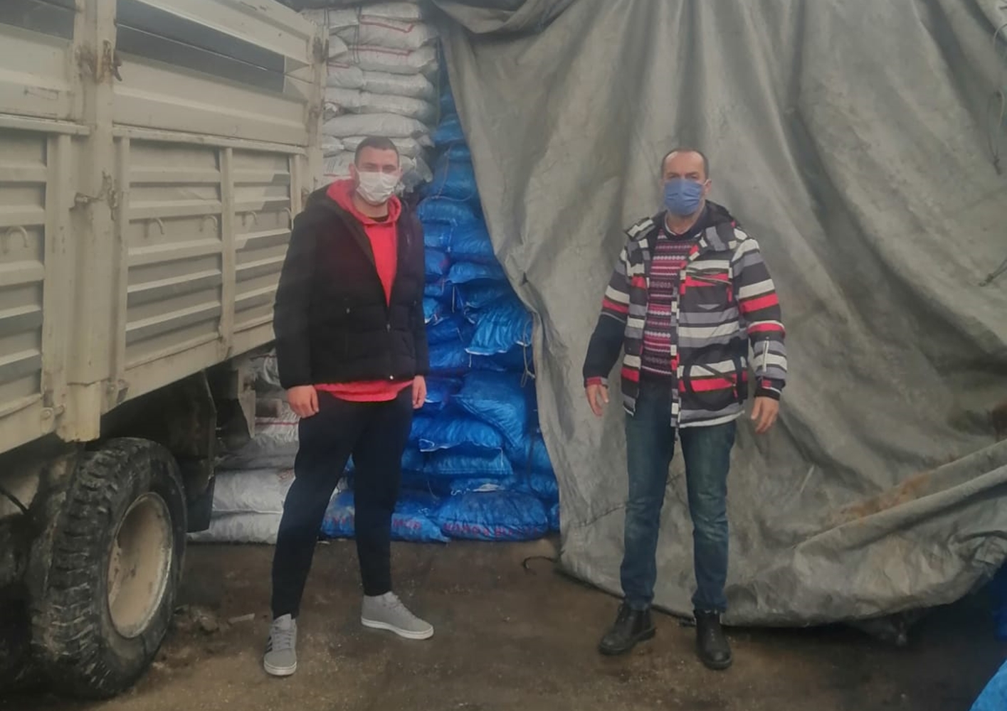 Yüzlerce çuval kömür ihtiyaç sahiplerine ulaştı.