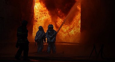 Zelenskiy: Ruslar 500'e yakın İHA ve 50'den fazla füze ile saldırı düzenledi