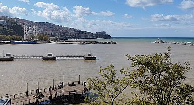 Zonguldak'ta deniz çamur rengine büründü