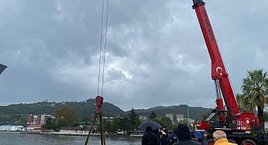 Zonguldak'ta, fırtınada limandaki tekne battı