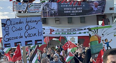 Zonguldak'ta İsrail'i protesto için denize açıldılar