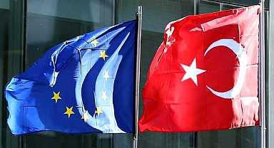 AB Komisyonu’ndan Türkiye’ye övgü