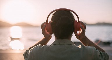 Müzik dinlemek demans riskini azaltabilir