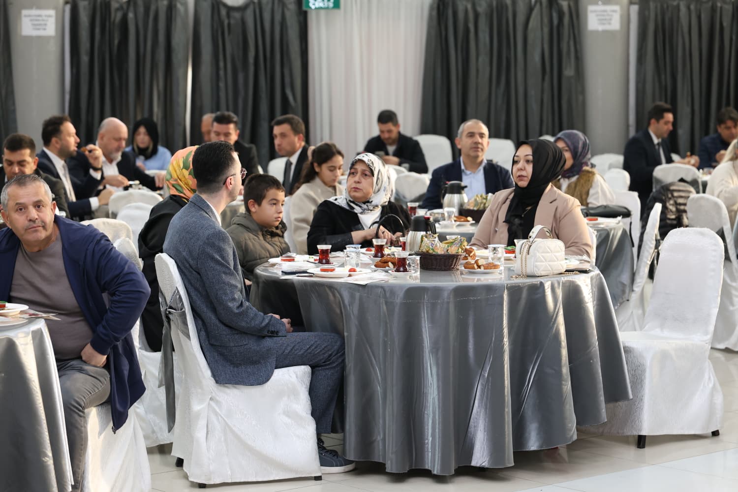 Başkan Aydın’a Ovaakça’da Hizmet Teşekkürü