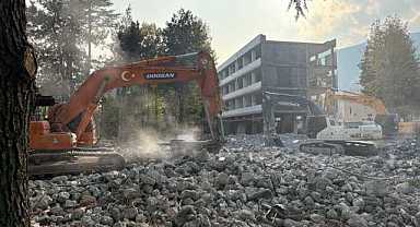 Bursa Atatürk Lisesi yıkılıyor