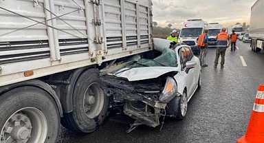 Bursa’da otomobil TIR’ın altına girdi! Yaralılar var