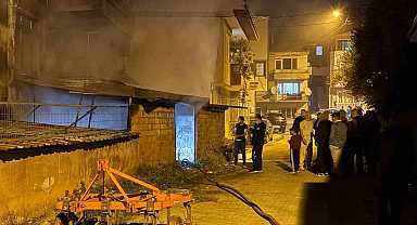 Bursa’da üç katlı binada çıkan yangın paniğe neden oldu