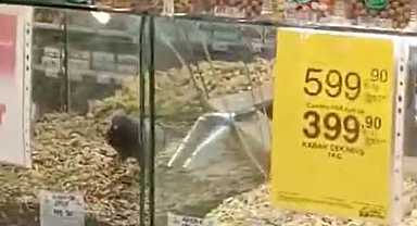 Bursa’daki dev markette skandal görüntüler!