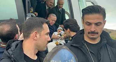 Cumhurbaşkanı Erdoğan’a konvoyu durdurtan bebek