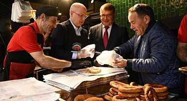 Davut Gürkan çarşı esnafıyla bir araya geldi