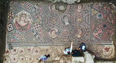 Kanalizasyondan 3. yüzyıla ait mozaik çıktı