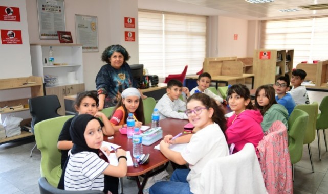 Osmangazi’de Çocuklar Hayallerini Kağıda Döküyor