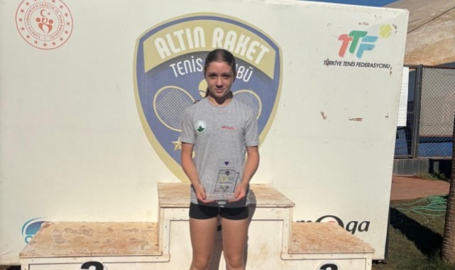 Osmangazili Raket Şampiyonluk Kürsüsüne Oturdu