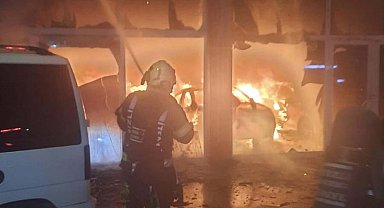 Oto galeri kundakladı; 5 otomobil hasar gördü