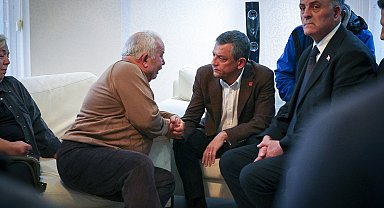 Özgür Özel'den, şehit Gökhan Korkmaz'ın ailesine taziye ziyareti