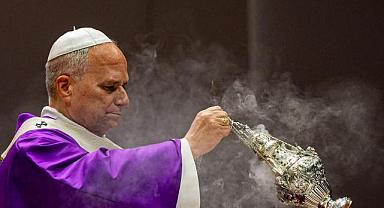 Papa, İstanbul'da 4 bin kişilik ayini yönetti