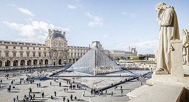 Paris Savcılığı: Louvre soygunu profesyonellerin işi değil