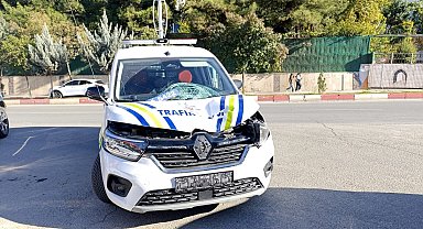 Polis otosunun çarptığı kadın, ağır yaralandı