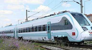 Türkiye’nin ilk milli hızlı treni raylara iniyor